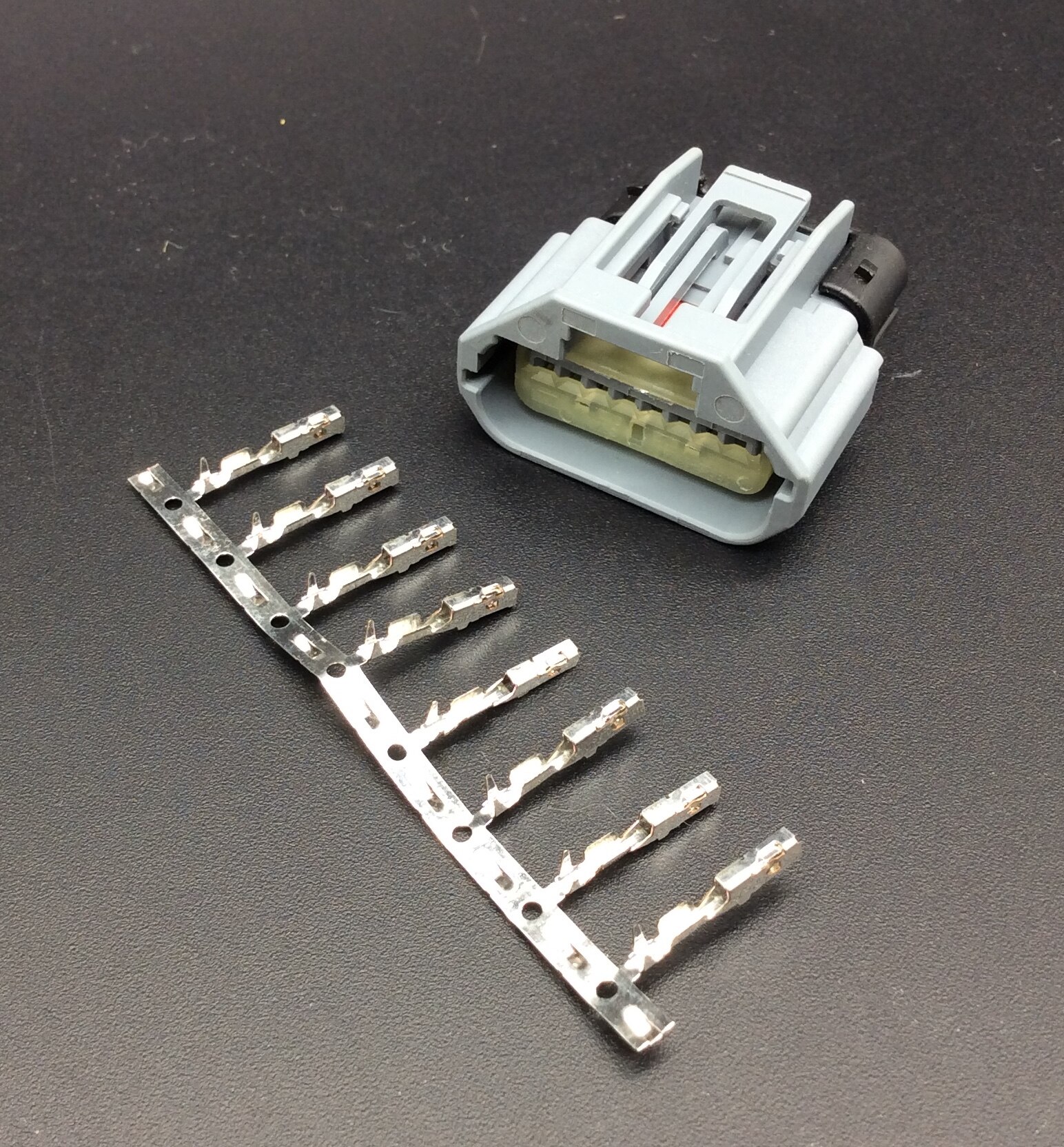 for Ford Mondeo blind spot detection module plug connector terminal 8PIN original housing module connector