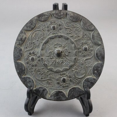 Fine antique bronze mirror with pattern of Han Dynasty