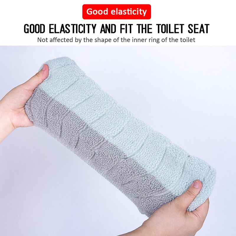 La couverture confortable de siège de toilette est des articles sanitaires chauds, doux et réutilisables de flanelle