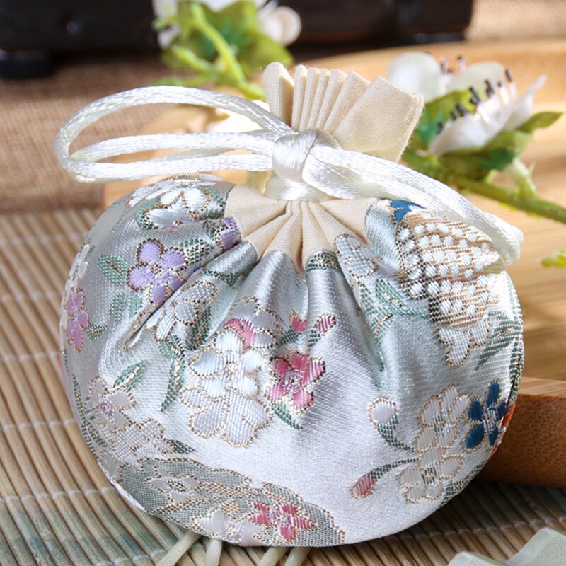 Palace Sachet Brocade Beam Hanfu Accessories Retro Embroidery Storage Bag Flower Pattern Temperament Jewelry Bag: beige