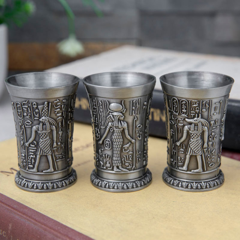 Sinklegering egyptisk farao vinglass oldtidens Egypt totem vinglass europeisk retro vinglass metallhåndverk: Solgud