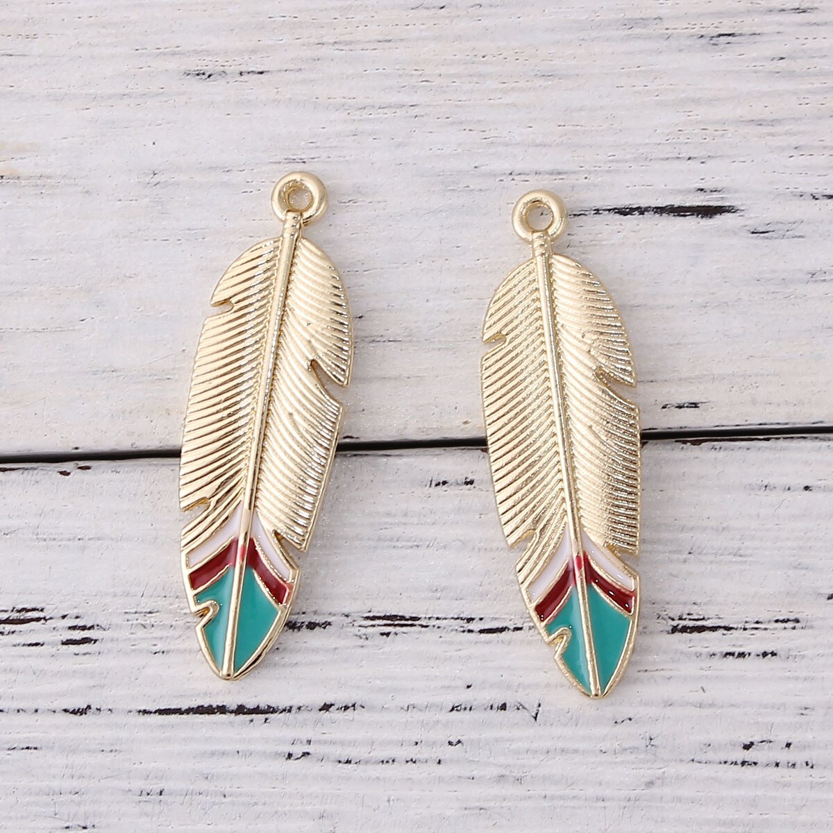 Colgantes de aleación a base de Zinc, plumas, Color dorado, esmalte verde, 33mm(1 2/8 ") x 10mm( 3/8"), 5 piezas