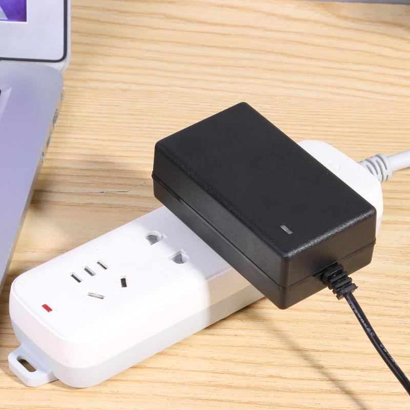 Universele 21v 2a 18650 lithium batterijlader  dc5.5mm- stekker stroomadapter lader hoge kwaliteit eu-stekker amerikaanse stekker voor laptop