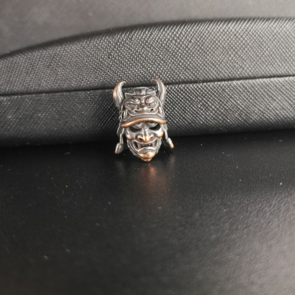 Japanese Eagle Nose Samurai Helmet Brass Knife Bead Brass Woven Paracord Lanyard Pendant Outdoor EDC Umbrella Rope DIY Accessory: Red