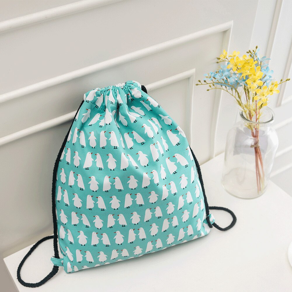 Dames kleine canvas rugzak met trekkoord, waterdichte schouderband, tassen voor meisjes, witte beer, blauwe polyester rugzak met koord: Groene pinguïn