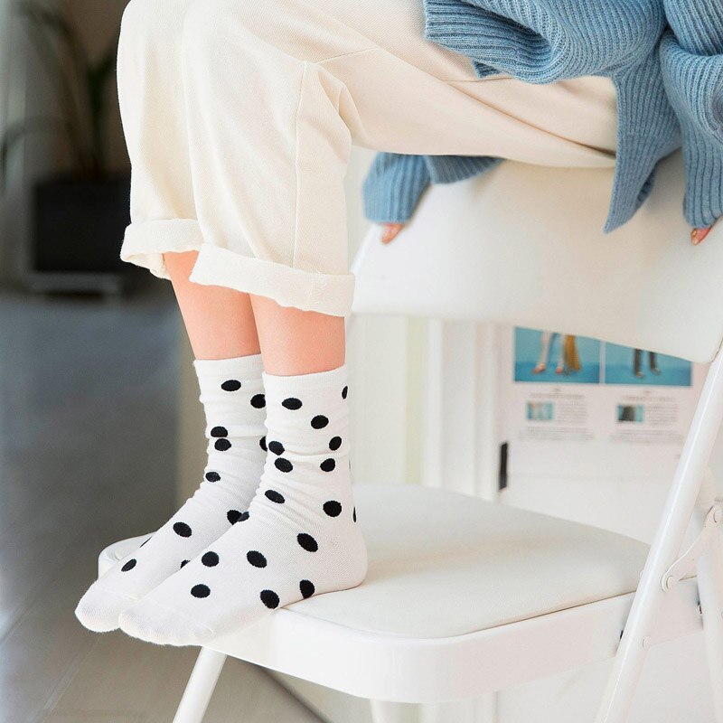 Novo outono e inverno meias femininas polka dot moda meias, algodão em tubo vaca meias femininas