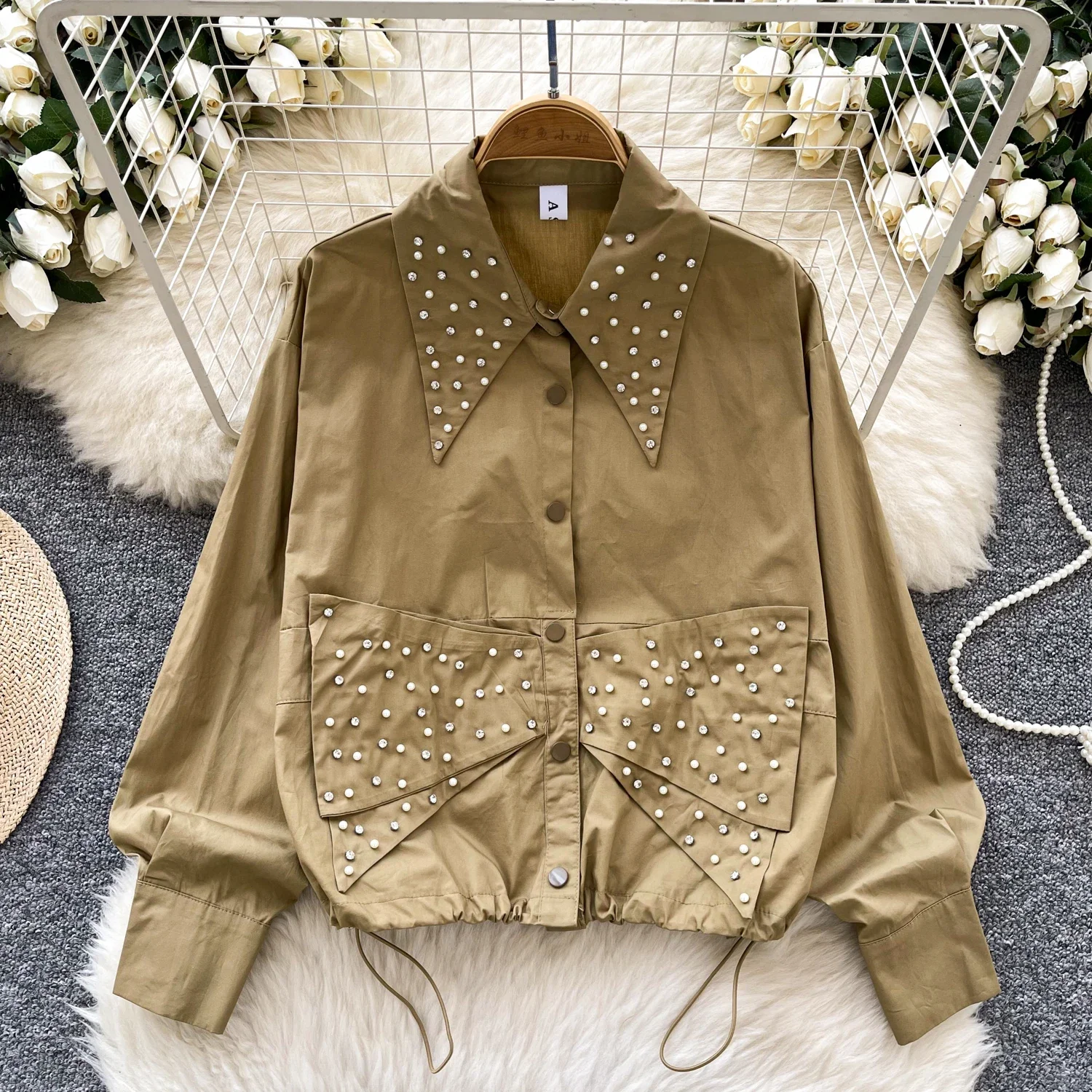Basis broderede perler rhinsten hotsweet snøre chic turn-down krave lange ærmer top high street forårsbluse til kvinder: Khaki