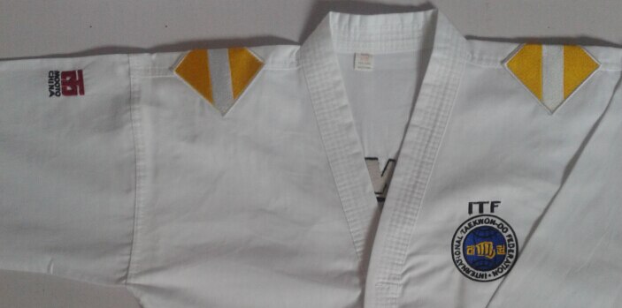 ITF Taekwondo Assistent Lehrer Uniform Dobok Mit 1 zu 3 Dan Rutschen