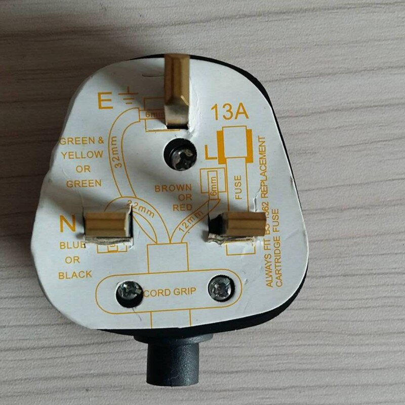 UK 3 Pin Power Plugs Converter Socket black color BS Adapter BS1363 Standard 13A@250V for 3000W water heaters and appliances