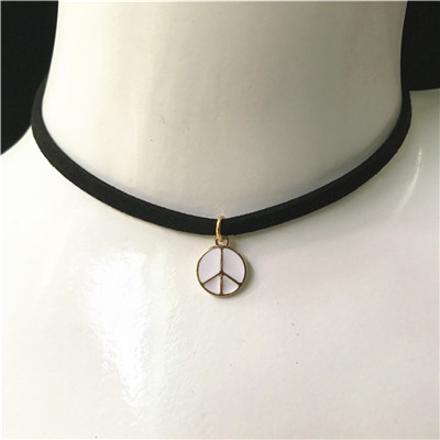 Gargantilla gótica Retro, Collar Punk de terciopelo negro para mujer, Collar con colgante de Cruz corta, joyería, bisutería, al por mayor: Multicolor