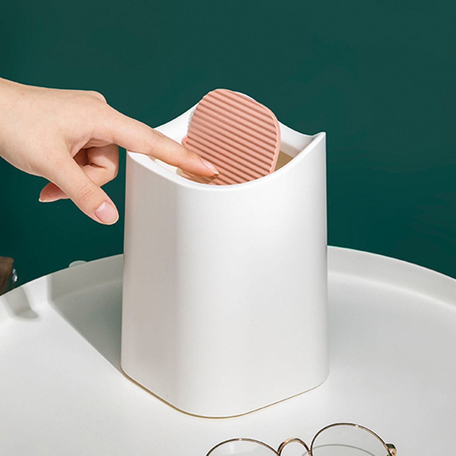 Northern Europe Mini Waste Bins Desktop Trash Can Office Plastic Basket Portable Bedroom Living Room Kitchen Trash Can