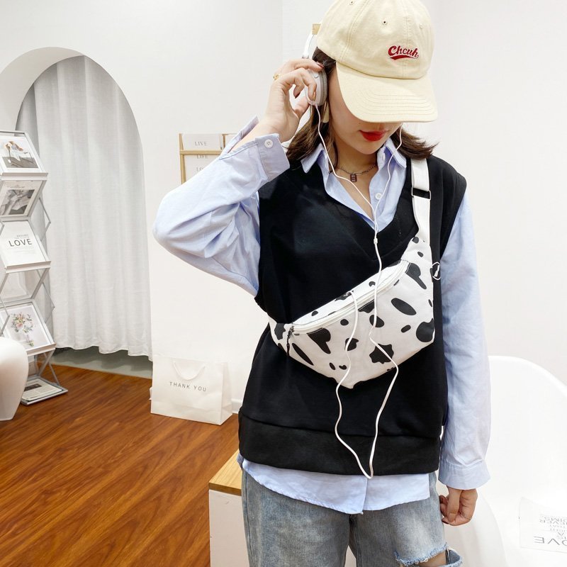 Pochete feminina com estampa de vaca, bolsa de cintura de pano oxford para mulheres, designer de moda, pochete, cinto feminino, bolsa de ombro transversal de peito, bolsa de quadril: Black cow waist bag