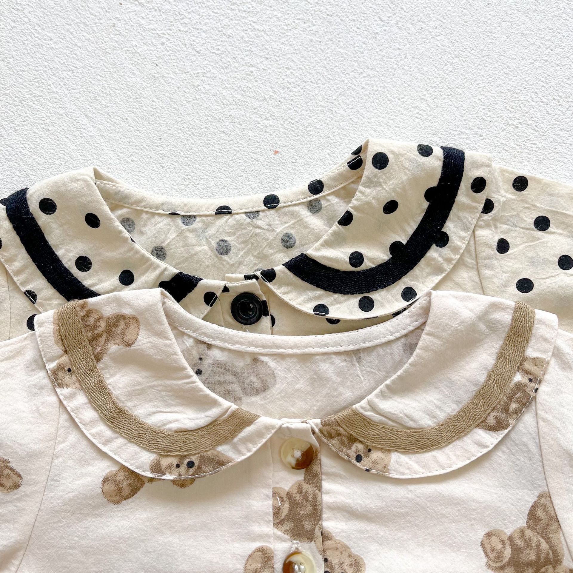 Herbstlicher Baby-Karosserie mit langen ärmeln und bärenmuster aus baumwolle für jungen, kleinkinder und mädchen – süßer strampler mit bärenprint.