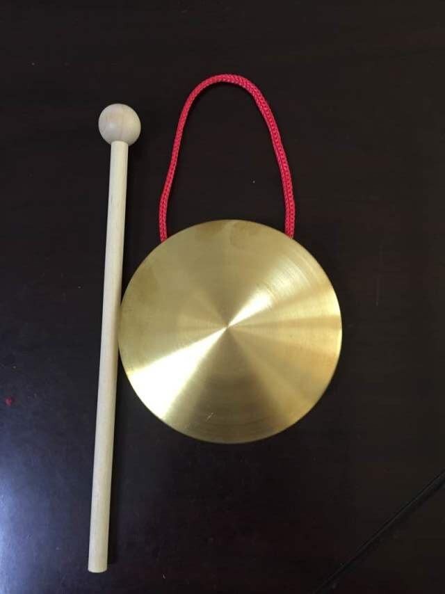 Chinese gong met klopper mooi klankbeeld leuk om een opening te doen Chinese gong met klopper mooi klankbeeld leuk om een opening te doen