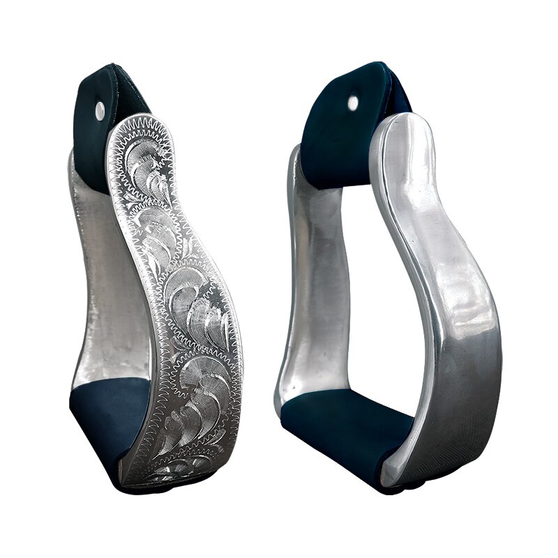 Stigbøjle af aluminium med håndgraveret. læderindpakket. (sst 3107): Sort læder