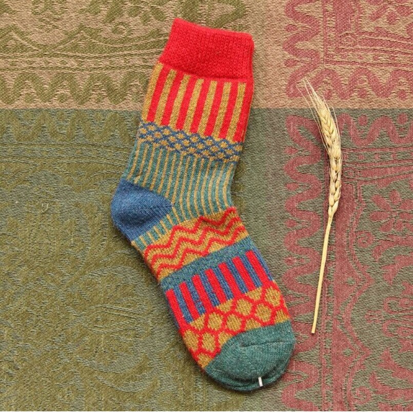 Bunte Druck Vertikale Gestreiften Welle Muster Socken Winter Weihnachten Lustige Verdickung Warme Wolle Koreanische Stil Frauen Kunst Socken