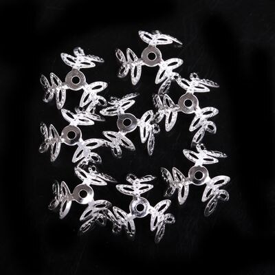 100Pcs Kleeblatt 18mm Filigree Bead Caps für Schmuck Machen Blume Perlen Kappen Erkenntnisse Diy Armband Ohrringe Zubehör: 18mm Silver