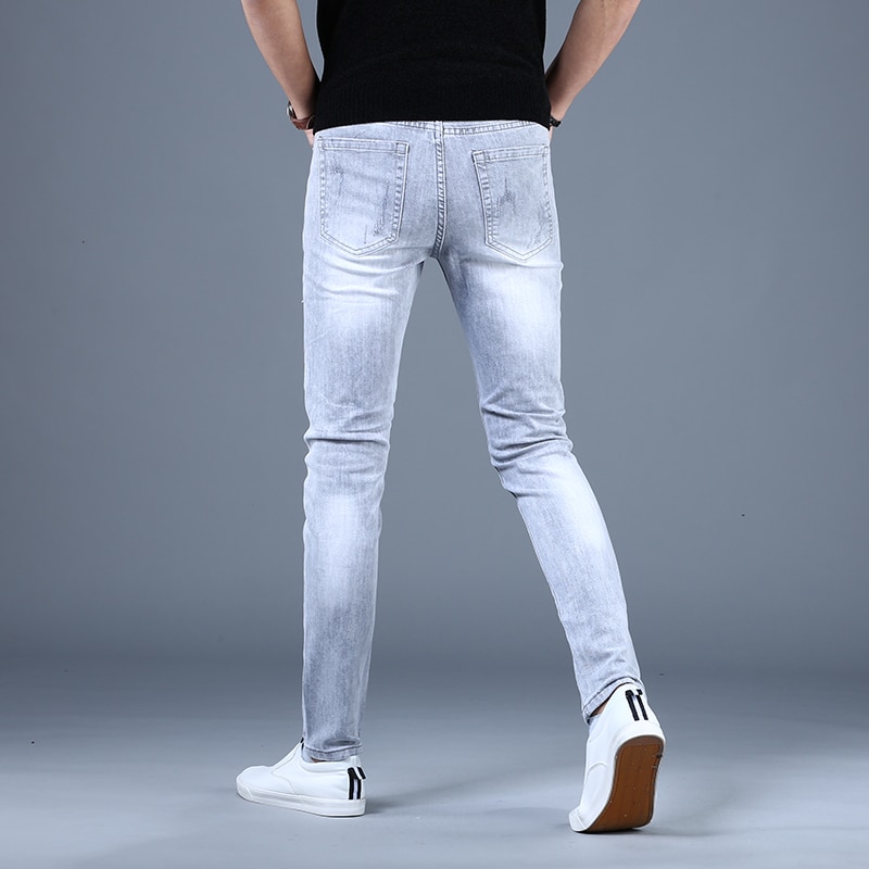 Sommer mænd broderi flået jeans mand slim fit stretch blyant bukser streetwear jean brev badge denim bukser