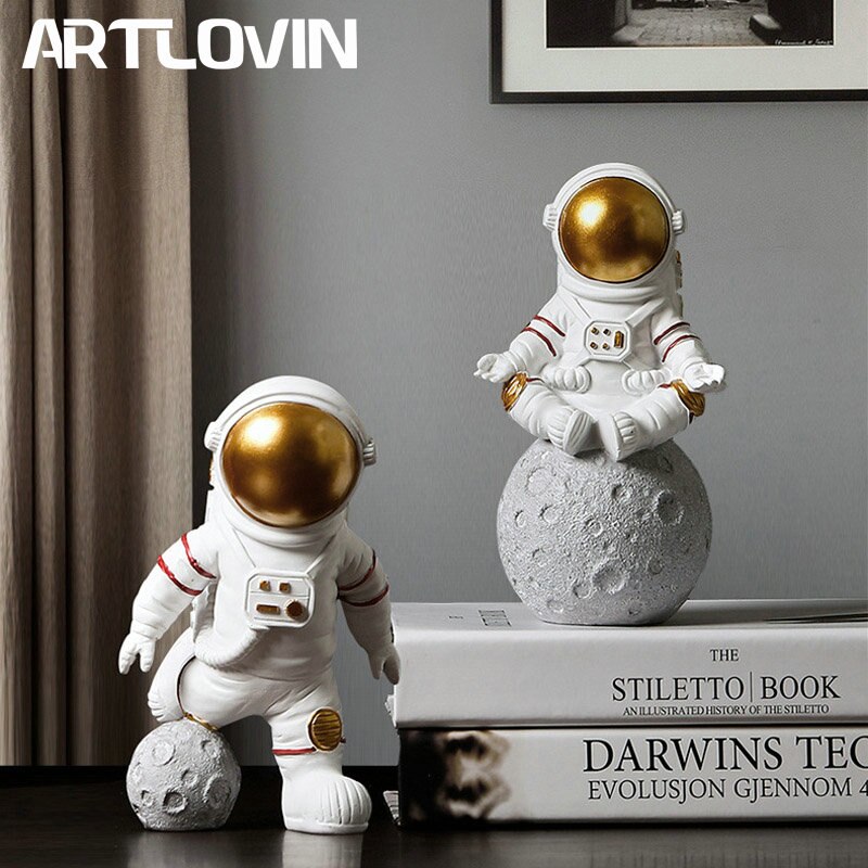 Resin Astronaut Figurines Spaceman With Moon Sculpture Decorative Miniatures Cosmonaut Statues For Man & Boyfriend
