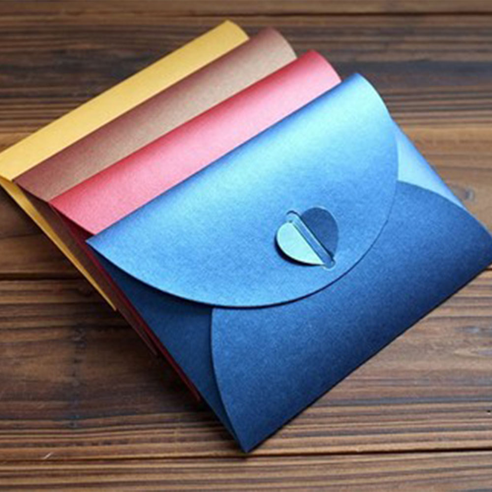 1pcs Heart-shaped Kraft Paper Envelopes Simple Love Retro Buckle Decorative Envelope Small Paper Wedding Invitation Envelope