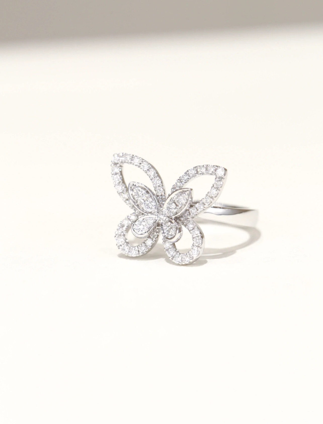 Pierścionek Fantom motyl dla kobiet, lekki luksus, proste i ekskluzywne wrażenia oraz uniwersalne pierścionki dla par - prezent urodzinowy