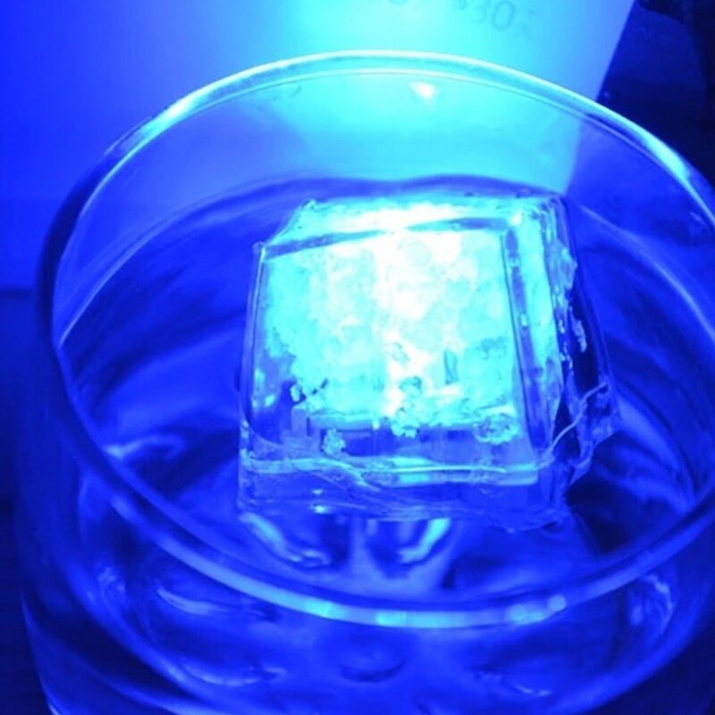 Kreative Kleine Eis Würfel Spielzeug Mit Wasser LED Spielzeug Für Party Festival Zufällig und Dekorationen Freies I3O9