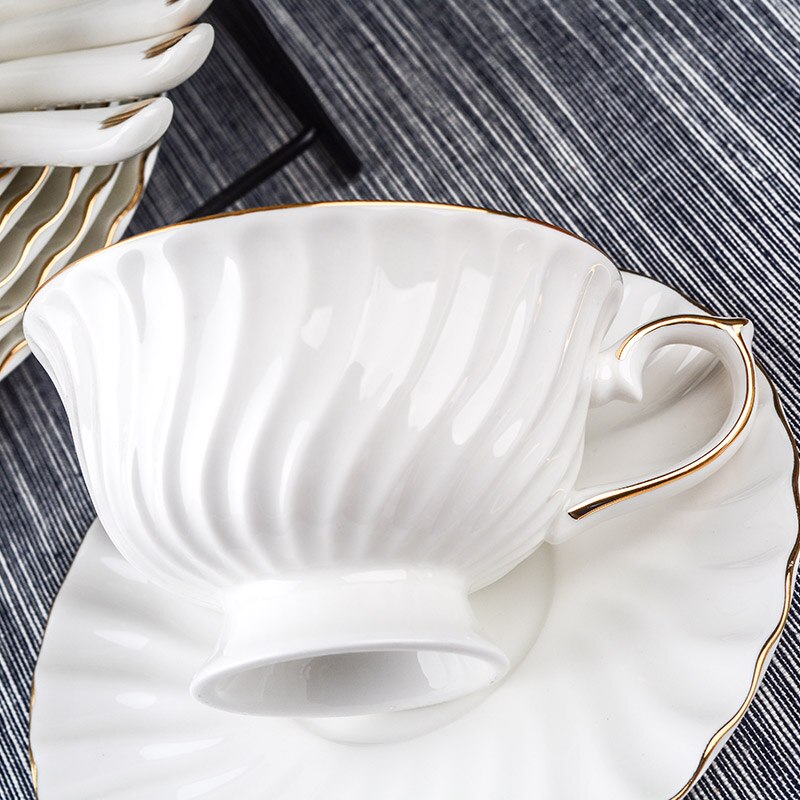 Hvit keramisk kaffe te kopp tallerken sett klassisk tekopp og tallerken sett tekanne golden rim ettermiddagstekopp med skje drinkware