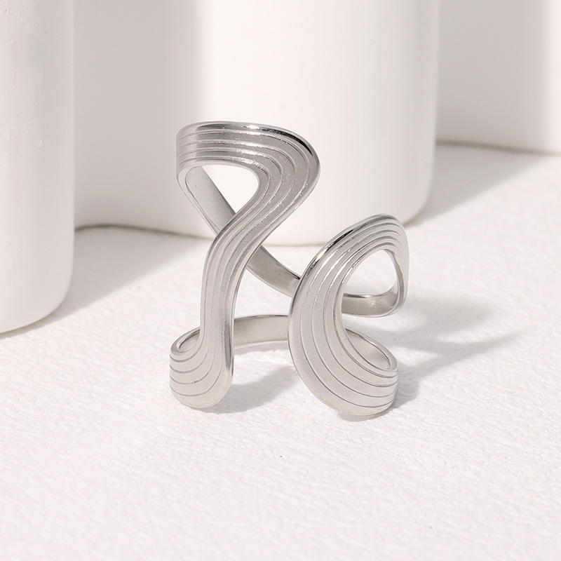 Rustfrit stål stor personlig ring stilfuld minimalistisk metal statement vandtæt smykker til kvinder: Sort