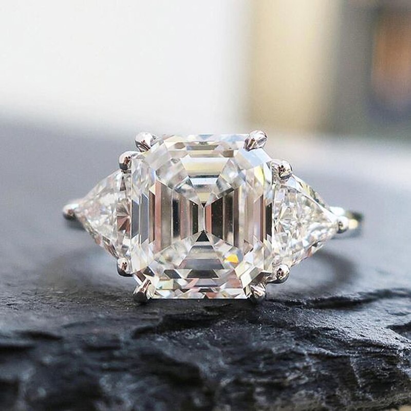 Huitan Dazzling Plein Met Twee Driehoek Zirkoon Vorm Ringen Fijn Voorstel Ring Voor Vrouwen Engagement Ring Trendy Sieraden