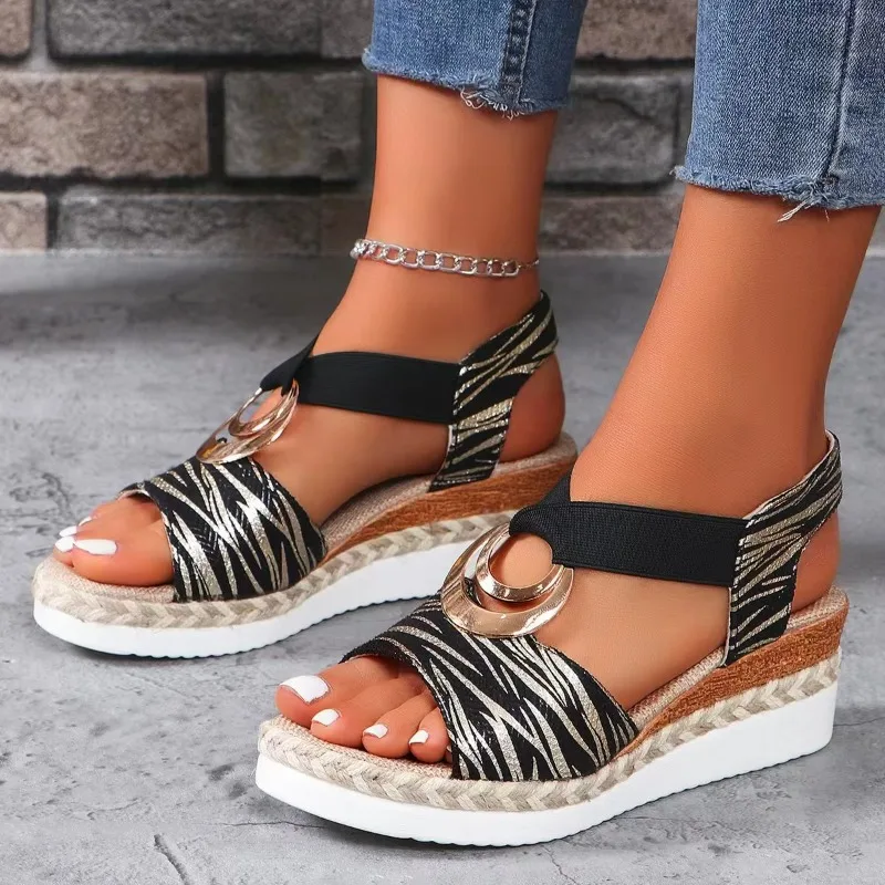 Sandalias de cuña para mujer, sandalias de plataforma con estampado de serpiente de verano 2025, zapatos de gladiador, sandalias informales cómodas con tacones medios altos para mujer