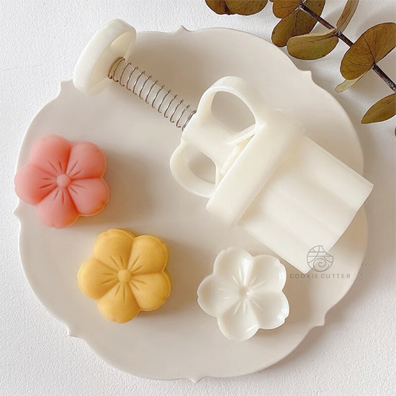 DIY 3D Mooncake Mould Set 50g Flowers Pattern Shape Moon Cake Mold Hand Press Plunger Cookie Molds for Mid-Autumn Festival: 50g L