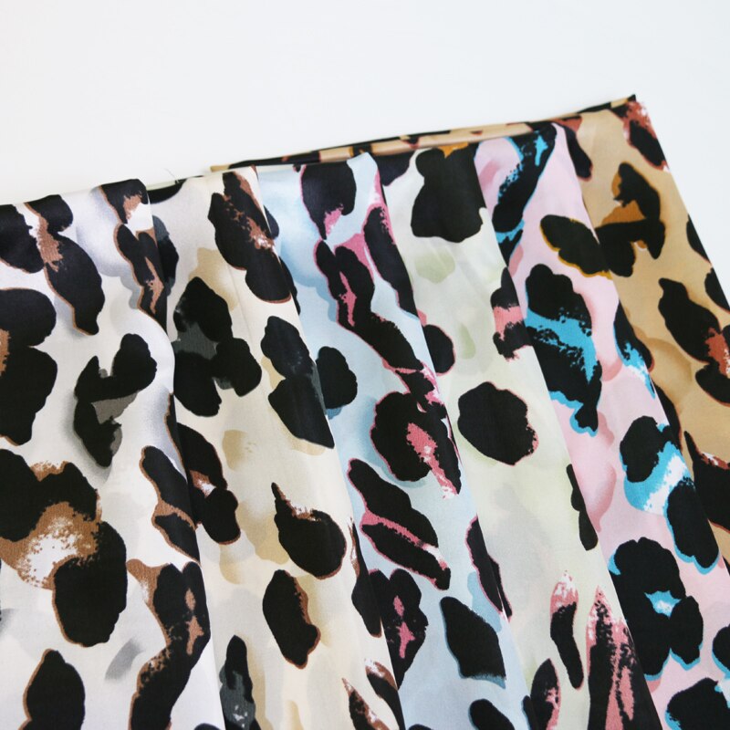 100cm*148cm blanke ko mønster satin stof foring tørklæder børnelegetøj materiale boligtekstil