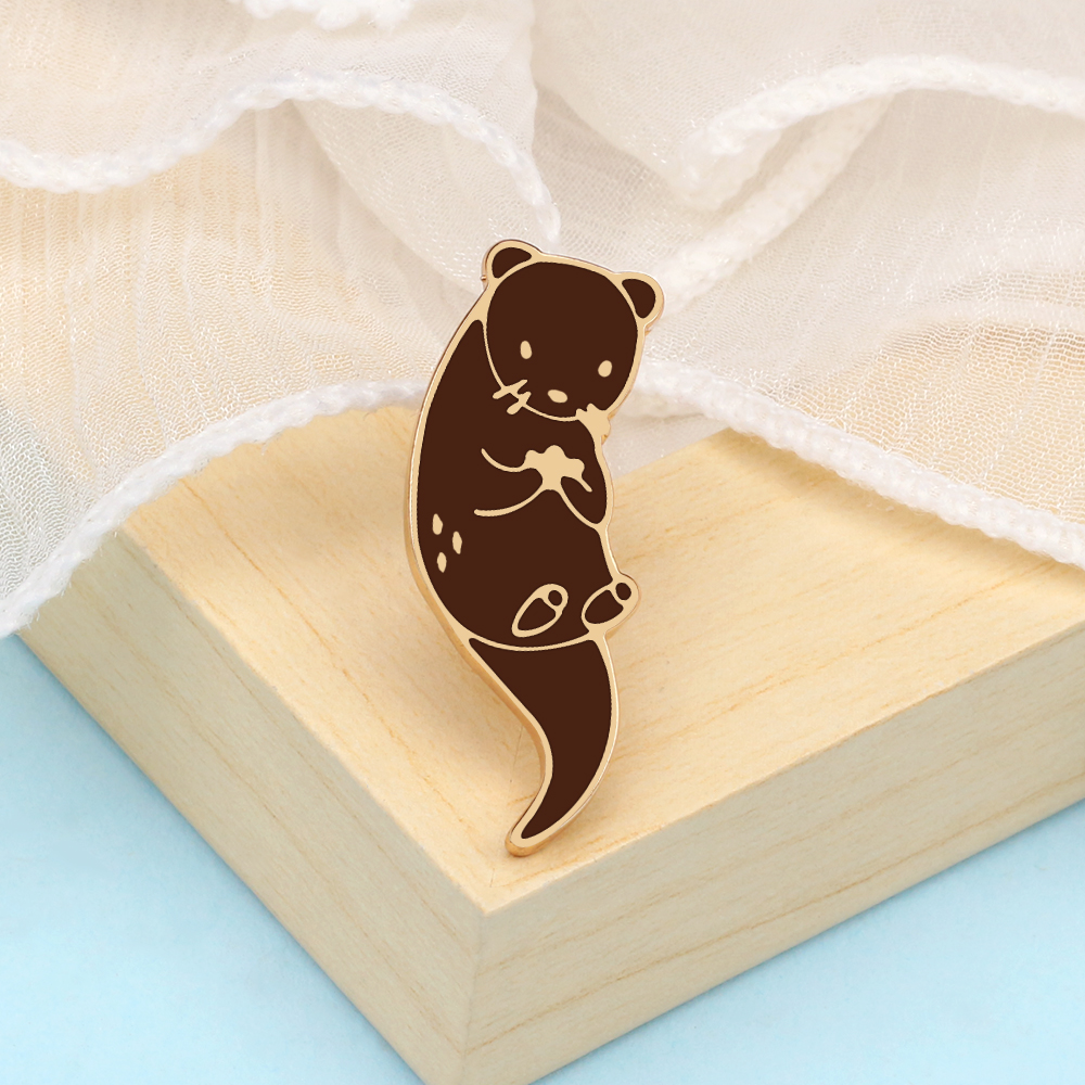 Mooie Zeeotter Knuffelen Ijsblok Broche Pin Cartoon Otters Hand Hand Badge Mode Email Reversspeldjes Sieraden Cadeau Voor Kinderen: Licht Geel Goud Kleur