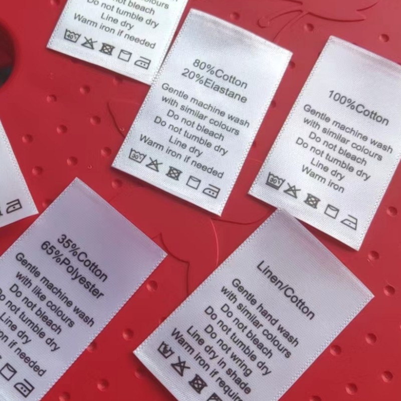 100 st vita tvättrådsetiketter för bomull/siden/kashmere/ull/linne/polyester/elastan med tryck av satintyg