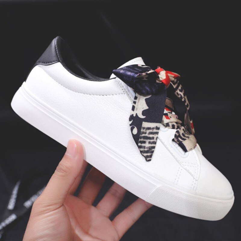 Kvinder hvide fritidssko ribbånd blonder læder vandtætte sneakers med sløjfe silkebånd efterår tørklæde snøring lav top 35-40