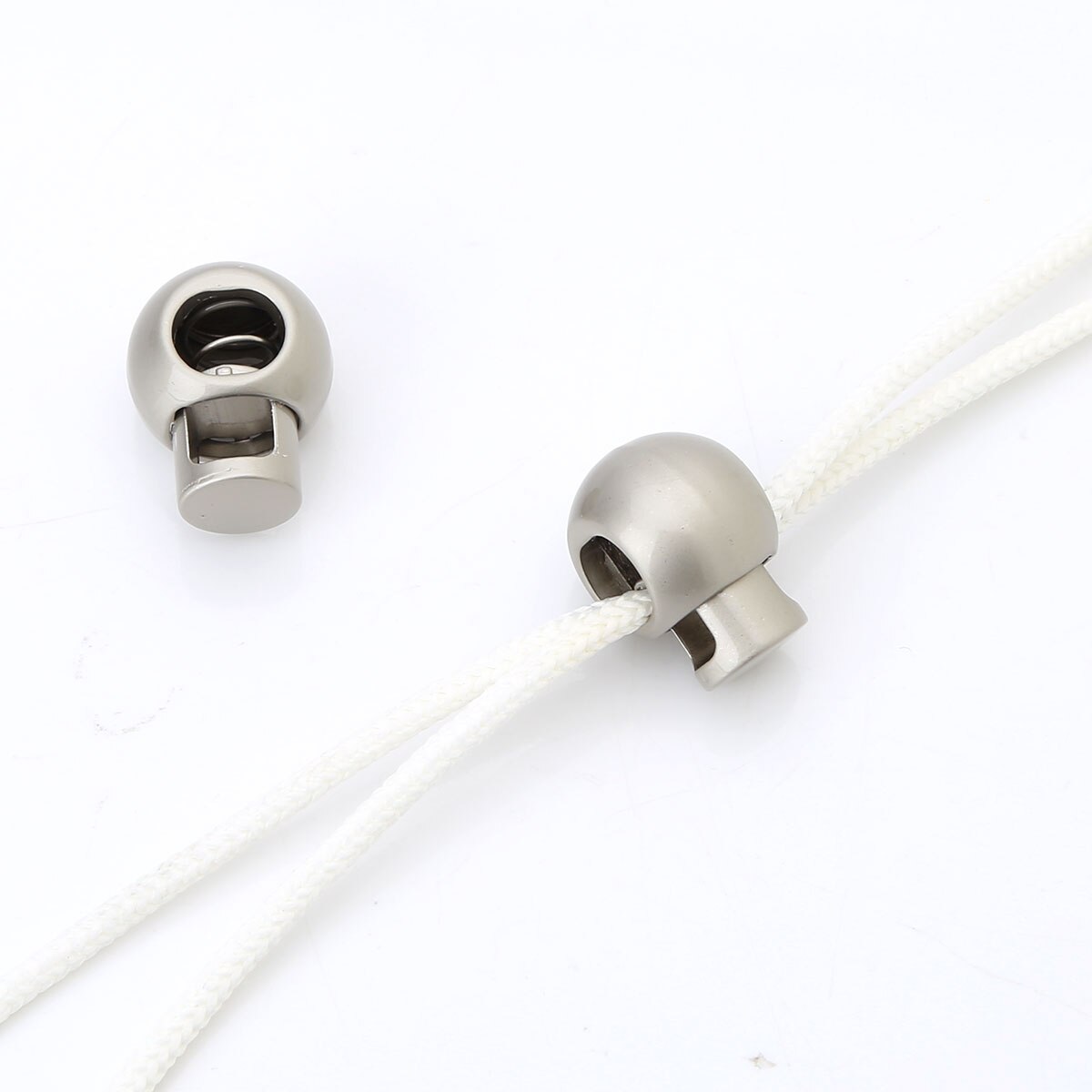10 Toggles de aleación de Metal, muelle de cuerda, tapón de fin, botones de bloqueo de sujeción duraderos, bloqueos de bola con orificio para cordones de zapatos, Paracord