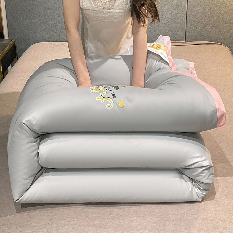 Couette matelassée grise pour lit Queen size, couette de maison légère en fibres: 180x200cm 1.5kg / Argent