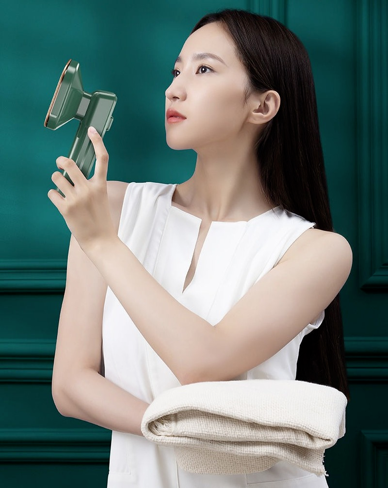 Mini Electric steam iron Fast Heat Handheld hanging Iron Portable garment steamer with Ceramic Soleplate For Home Travel