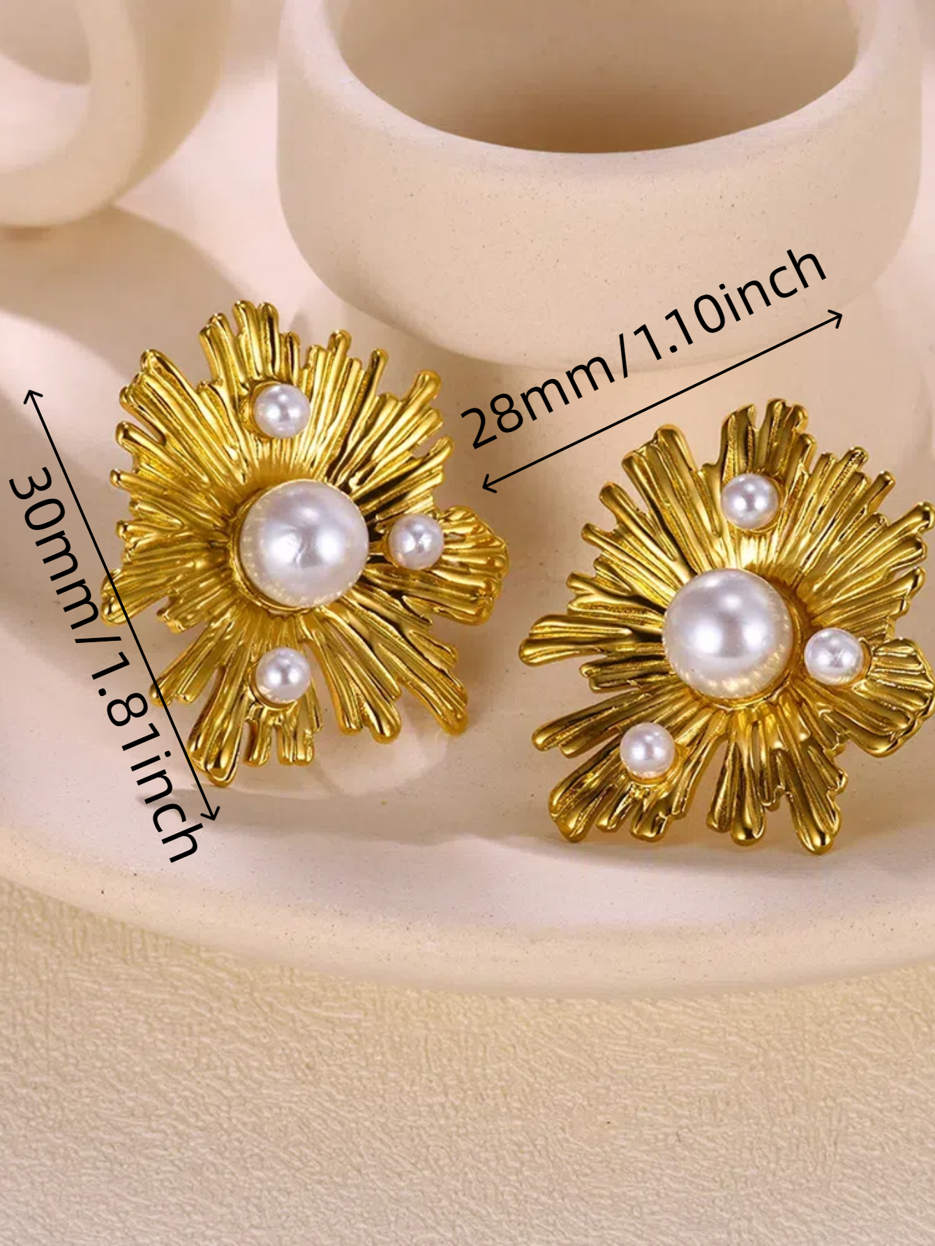 Pendientes delicados de flores para mujer, concha de Color dorado, acero inoxidable, resistente al agua, joyería Bohemia para el sol, Aretes de perlas de Navidad bonitos: Bañado en rodio de imitación