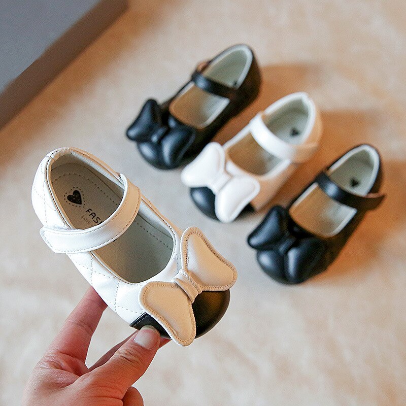 Baby Girls Leather Shoes for Birthday Party Wedding Soft Patent Leather Flats Toddlers Kids Lace Bowtie Pearls Princess Shoes