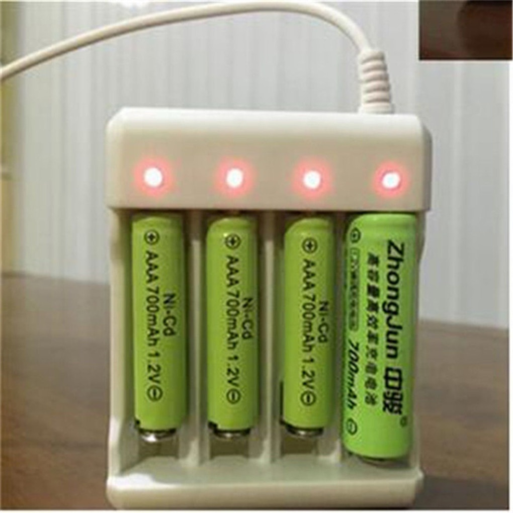 USB 4 Slots Fast Charging Battery Charger Short Circuit Protection AAA and AA Rechargeable Battery Station