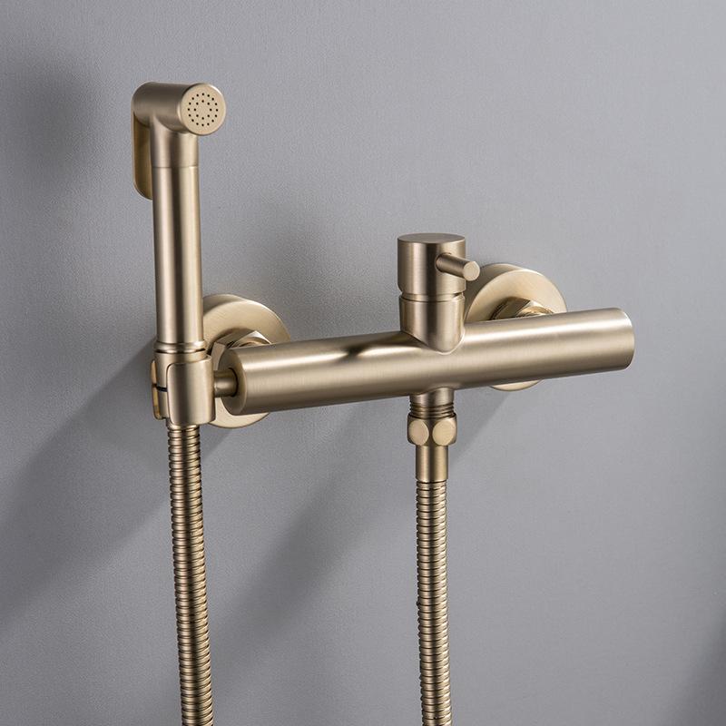 Grifo de bidé de latón montado en la pared, rociador de ducha de mano, mezclador de agua fría y para baño, accesorios de baño chapados en bidé
