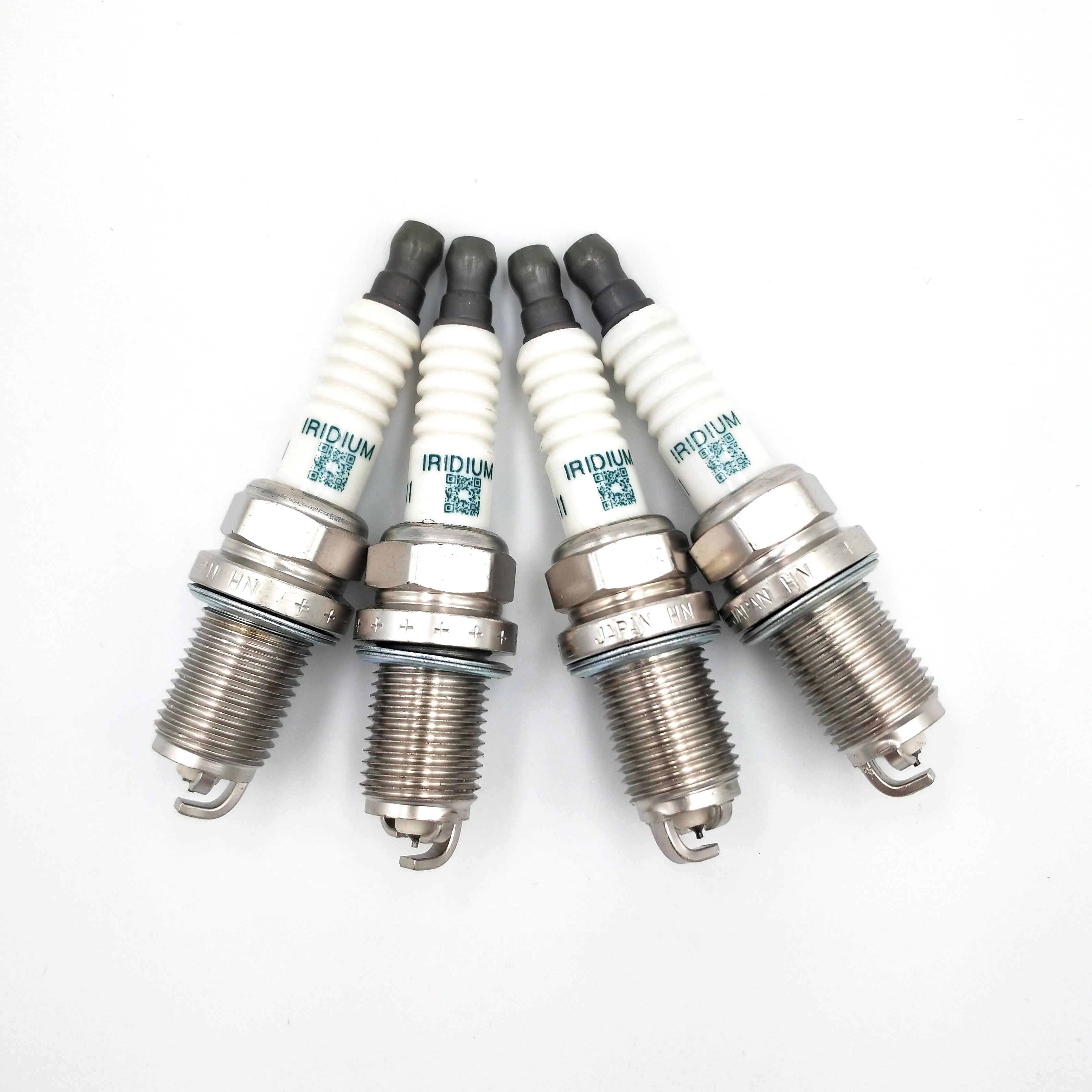 4pcs/lot 90919-01230 SK20BR11 SK20BR-11 Spark Plug For Toyota Avensis 1997 RAV4 car candles 9091901230