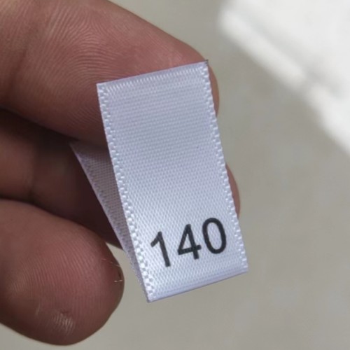 50 stks Satijn Maat Label voor baby 74 80 86 92 98 104 110 116 122 134 140 146 152 158 164 170 Print Sizing Labels: WHITE