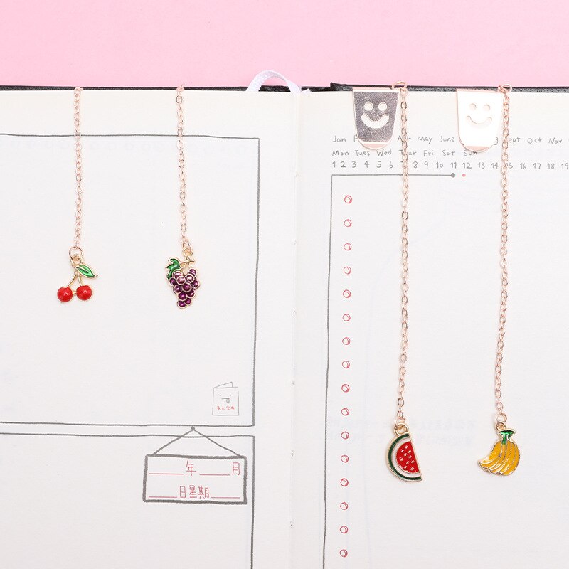 1PC Kawaii fruits série cerise banane raisin métal chaîne pendentif signet marqueur de Page école bureau approvisionnement étudiant papeterie