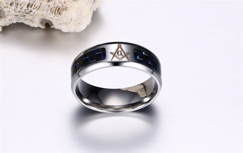 Beveled Silver Carbon Fiber Inlay Men's Wedding Ring in 14K Yellow Gold