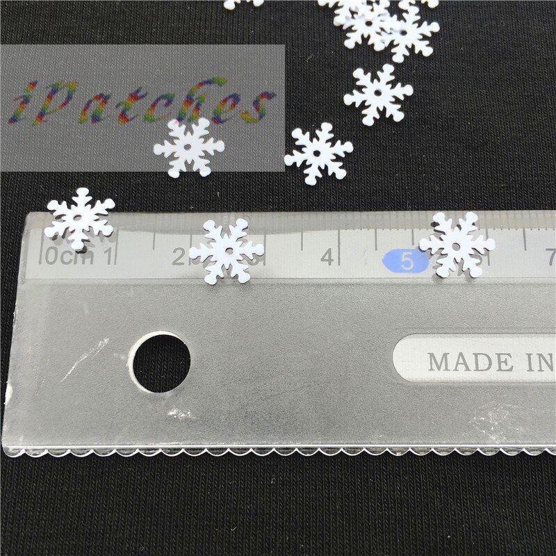 100 stks/partij 10mm Sneeuwvlok PVC Pailletten Met 1 Center Gat Kerstcadeau DIY Kleding Navidad Ornamenten Witte Sneeuw