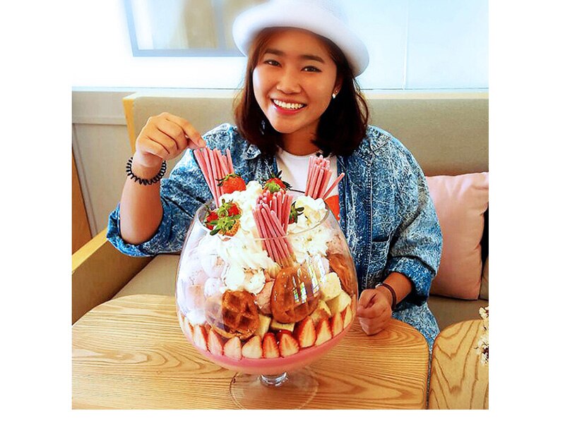 Super helado de goteo de vidrio de frutas de alta torta red rojo vaso para bebidas frías postre helado gigante