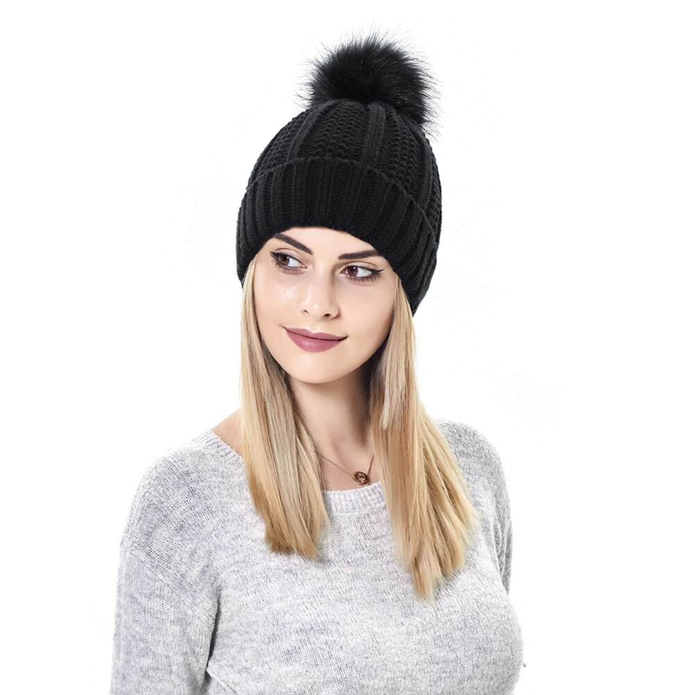 Gorros de satén con forro de seda para mujer, gorros de punto con pompón de piel sintética, para invierno