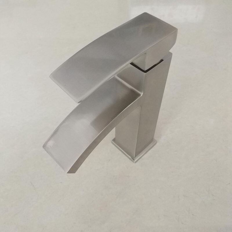 Grifos de fregadero de lavabo de cascada grifo Monobloc grifo de un solo mango Baño